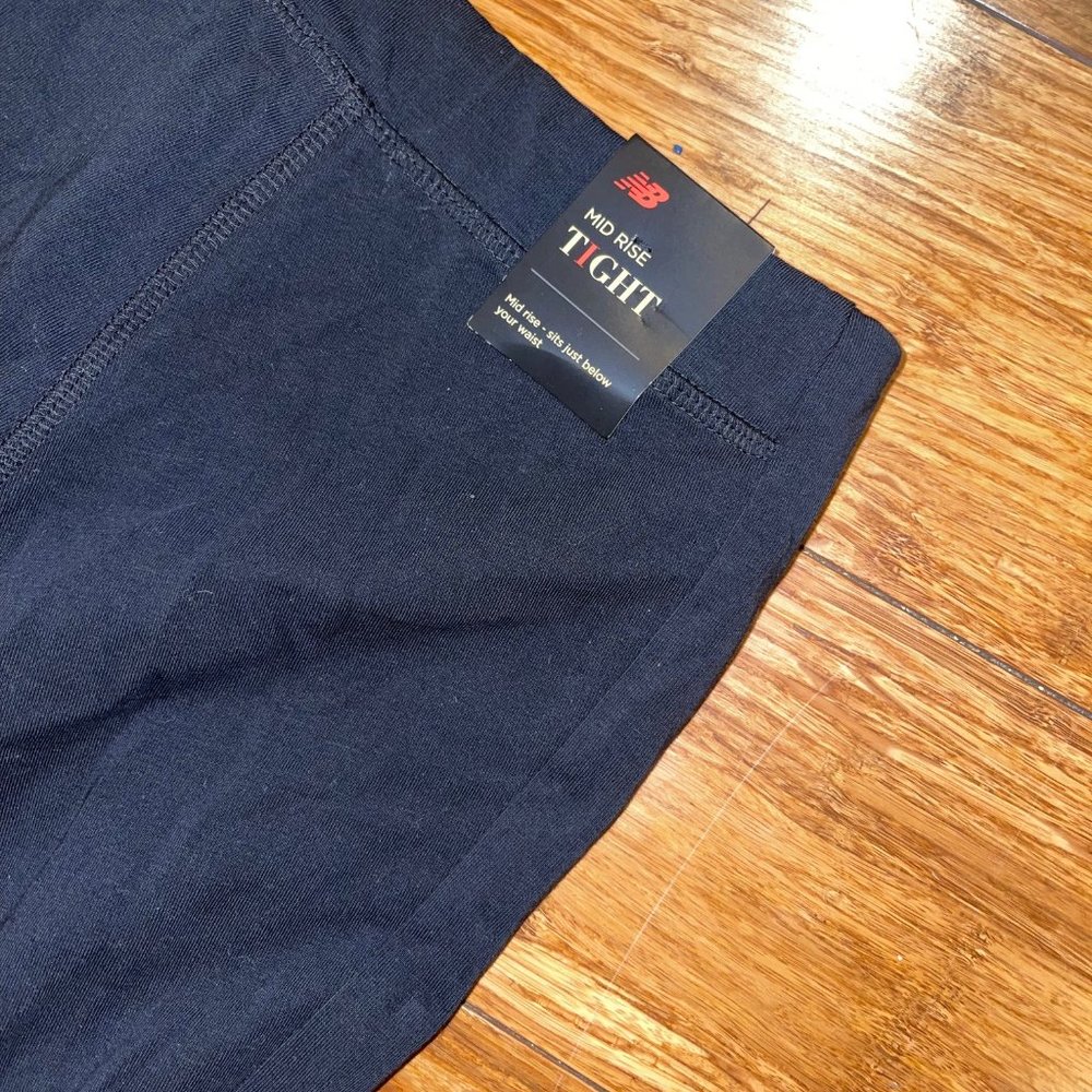 New Balance Mid Rise Tight Legging Black Size Small NWT  waist 24" inseam 27" - Picture 3 of 4